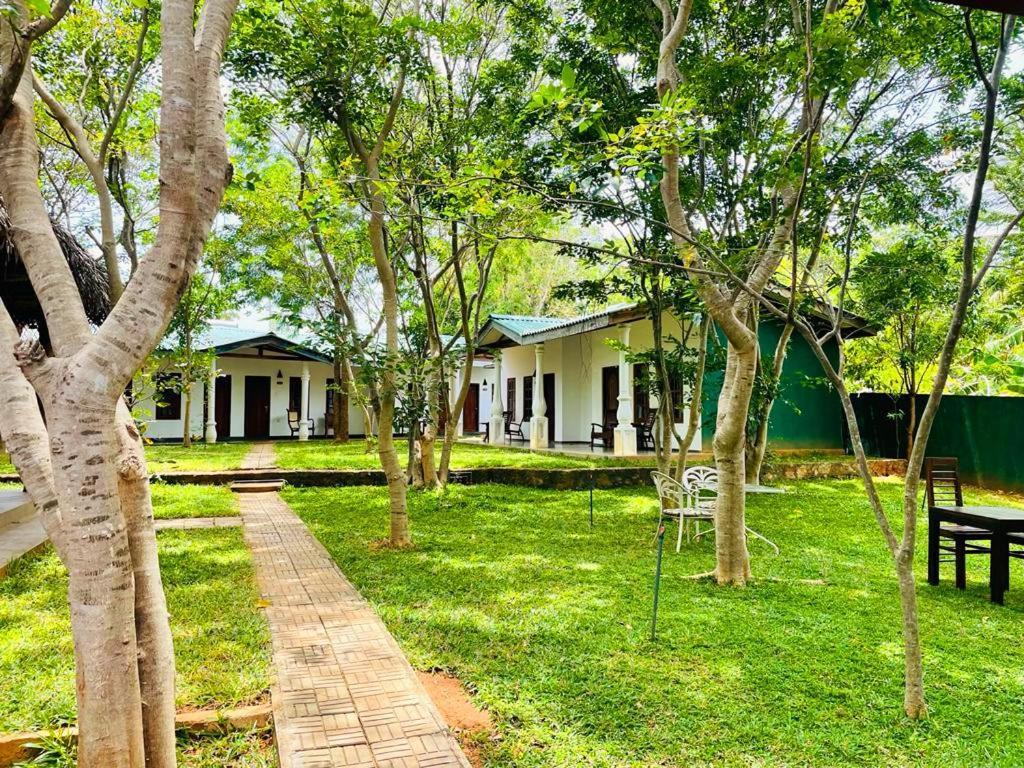 Kingfisher Resort Sigiriya Exterior foto