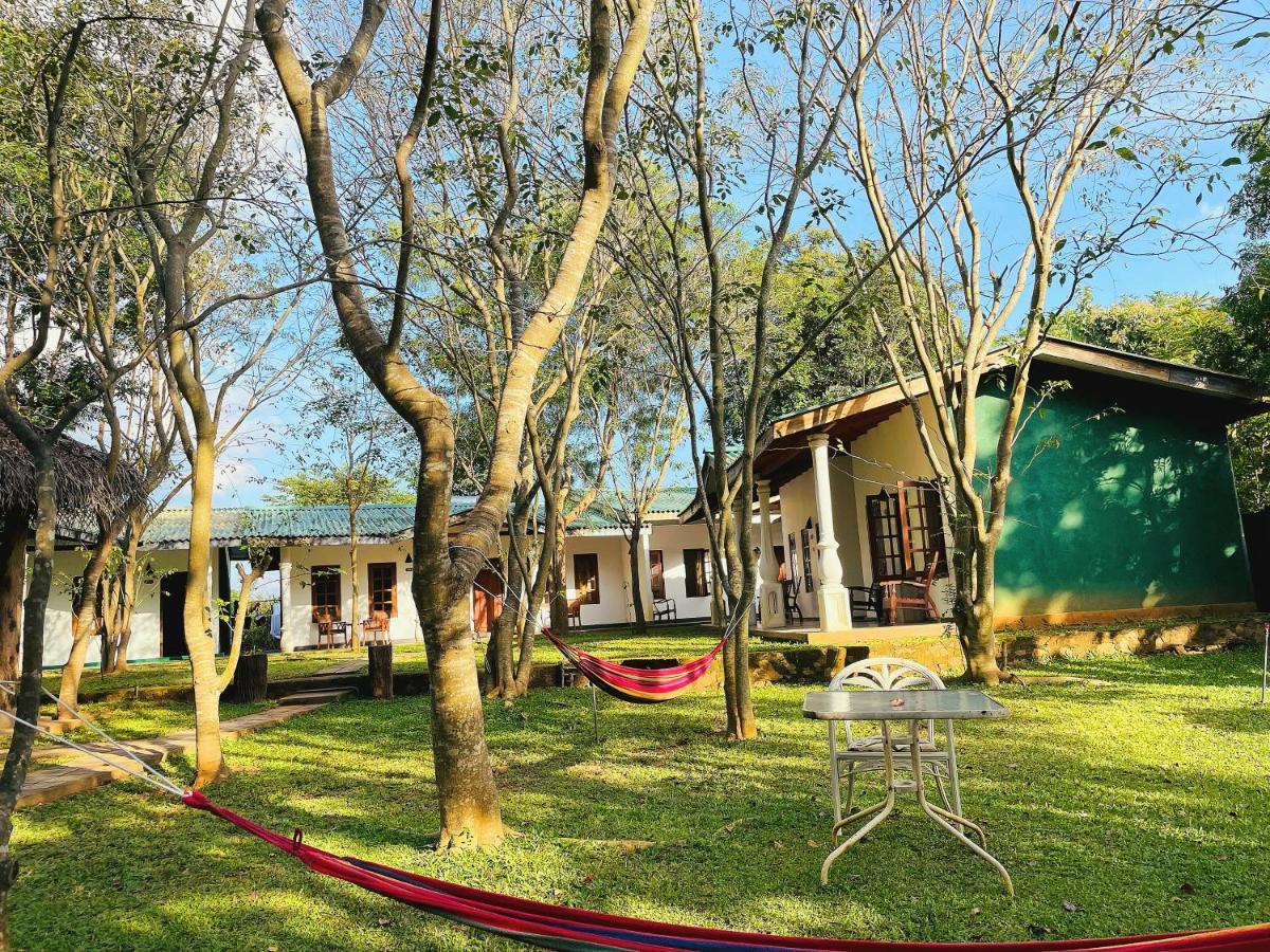 Kingfisher Resort Sigiriya Exterior foto