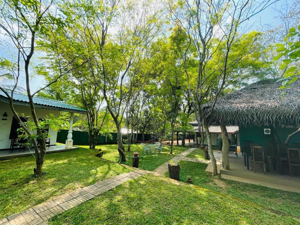 Kingfisher Resort Sigiriya Exterior foto